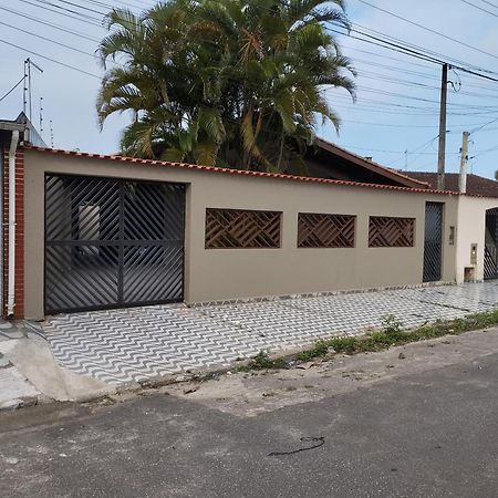 Casa A 50 Metros Da Praia - No Melhor Local Da Pg Villa Praia Grande  Luaran gambar
